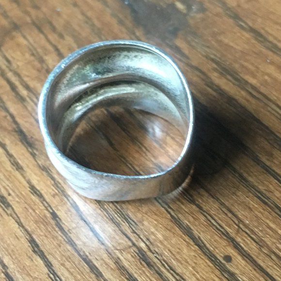 Vintage rippled brushed silver ring - Picture 4 of 7